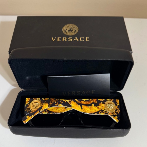 Versace - Picture 2 of 2